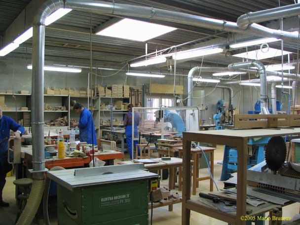 MaugeinFactory03 Maugein accordion maker in Tulle make almost 100% of all their components.