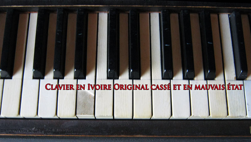 clavier en ivoires du piano droit