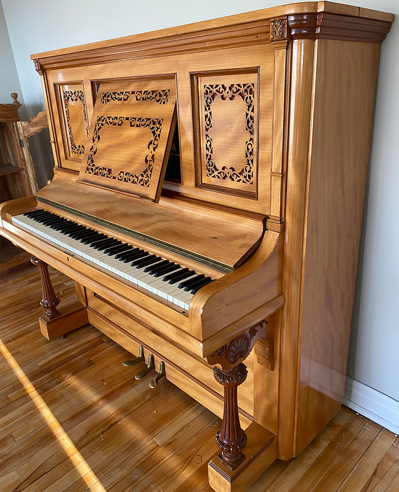 Le meuble magnifique du piano droit L.E.N. Pratte