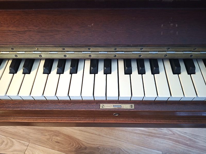 Clavier en ivoire du piano à queue L.E.N. Pratte.